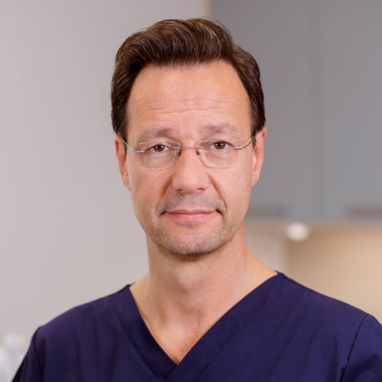 Dr. Pintér Gábor - a kecskeméti Next Dent szájsebészet és fogászat munkatársa